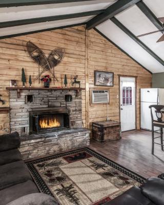 Bear Country - Upper Canyon Hot Tub cabin with fire table