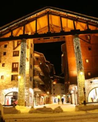 Résidence VAL VILLAGE, skis aux pieds, Duplex 3 chambres 75 m2 - by MONTBLANC LODGE