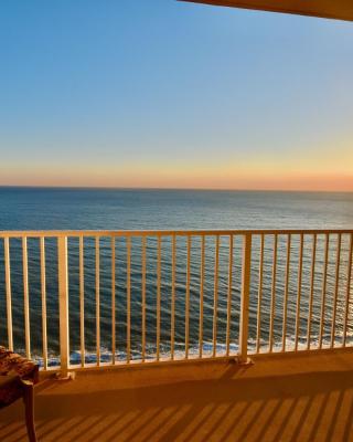 Amazing Sunset Oceanfront Condo