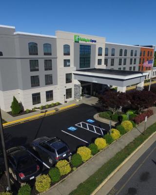 Holiday Inn Express Quantico - Stafford, an IHG Hotel