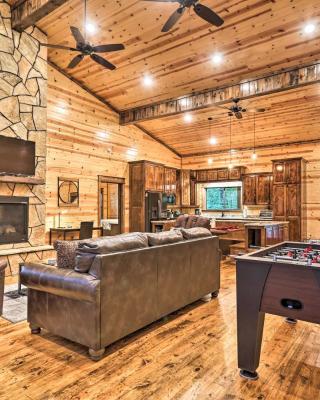 Dreamy Deluxe Cabin with Hot Tub and Outdoor Fireplace!