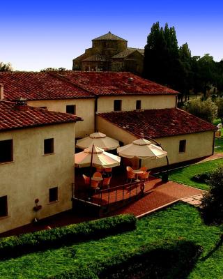 Sovana Hotel & Resort