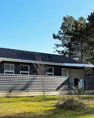 Three-Bedroom Holiday home in Væggerløse 6