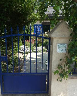 Les Mouettes 1 gite ou 4 chambres d hote, jardin ,bords de Loire