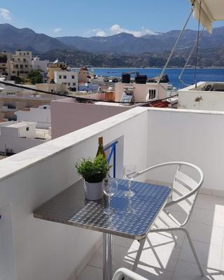 Lilis Apt in Center with Sea View