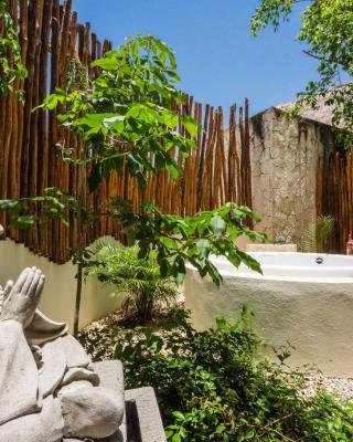 Amazing Poolside Bliss, Private Terrace with Hot Tub in Aldea Zama