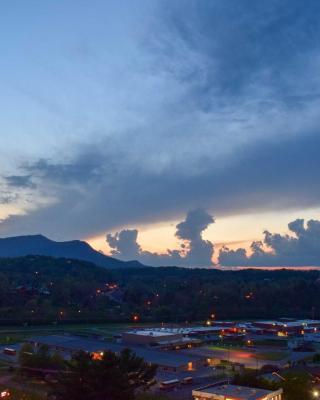 Pigeon Forge Condo Less Than 2 Mi to Attractions!