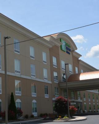 Holiday Inn Express & Suites Caryville, an IHG Hotel