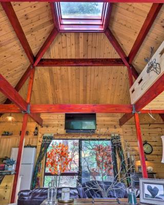 Furnished Deck Romantic StrawberryandPine Studio!