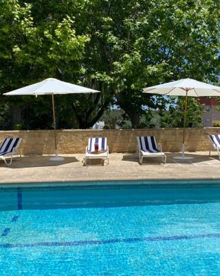 Villa Blanca con piscina a 15 minutos de Toledo