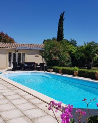 CHAMBRE D HOTES à 4 KMS D UZES " Chez Nadou "