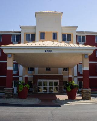 Holiday Inn Express and Suites St. Cloud by IHG