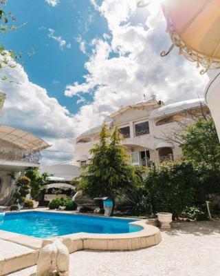 Farneliya club-hotel