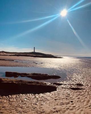 Skerry View - Overlooking the Moray Firth - close to Beaches, Harbour, Shops and Restaurants