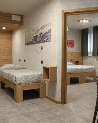 Hotel Bed & Rooms , Corte Rossa -1 Min Walk To Bernina Express