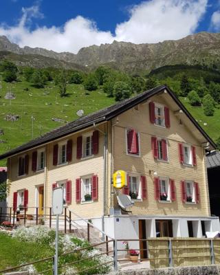 Gästehaus Alpenglühn