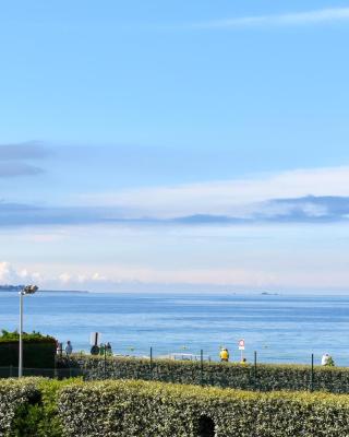 Villa neuve sur pilotis vue mer à 30m de la plage
