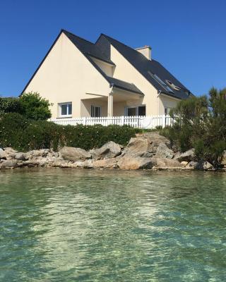 MAISON LES PIEDS DANS L EAU