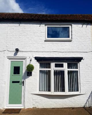 Ladybird Cottage, Dog Friendly, Couples or Small families, Yorkshire Wolds - Countryside and Coast