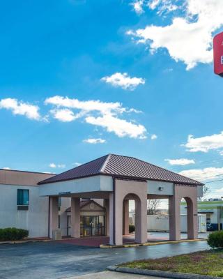 Econo Lodge & Suites Clarksville