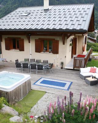 Chamonix Large Chalet, Sleeps 12, 200m2, 5 Bedroom, 4 Bathroom, Garden, Jacuzzi, Sauna