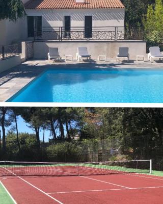 Grande propriété avec Piscine et Terrain de tennis privés