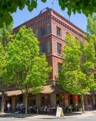 McMenamins Hotel Oregon