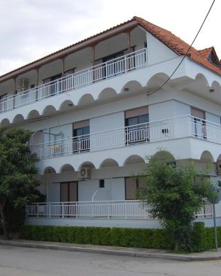 Giorgos Apartments Square