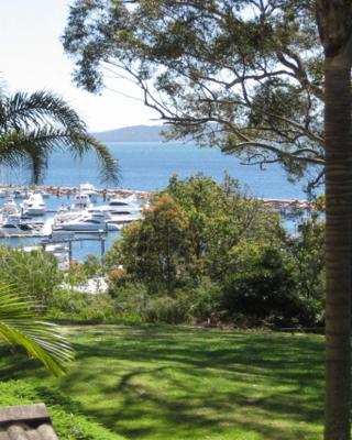 Sailfish, 4,46 Magnus Street- Unit with water views and close to town