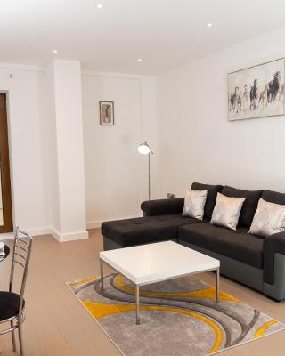 Beautiful 1 Bed Apartment in Centre of St Albans - Free Parking - 5 min walk to St Albans city centre & Railway station, 15mins drive to Harry Potter World - Free Super-fast Wifi