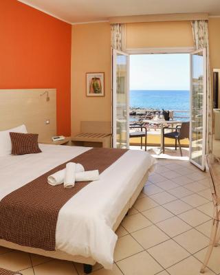 Janus Hotel