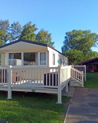 Beautiful 3 bedroom caravan with hot tub - Tattershall Lakes