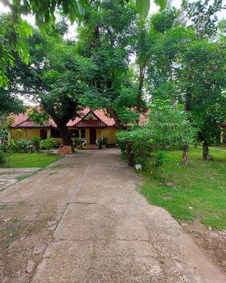 Anouxa Riverview Guesthouse
