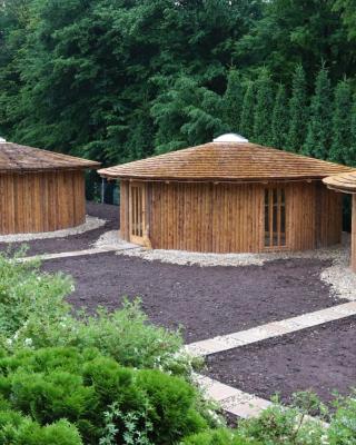 Glamp V Hluboké - Yurts and Wooden Houses