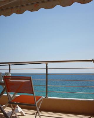 Above the Sea Apartment