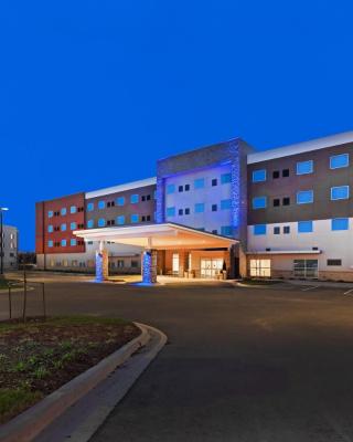 Holiday Inn Express & Suites - Lenexa - Overland Park Area, an IHG Hotel