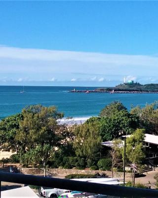 Mooloolaba Beachfront Apartment in Sandcastles