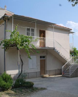 Hostel Guesthouse Mira