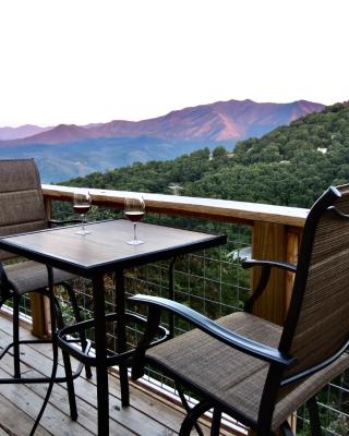 Million Dollar Views! 4 Bedroom, Sleeps 9, close to National Park and 5 mi to Gatlinburg!