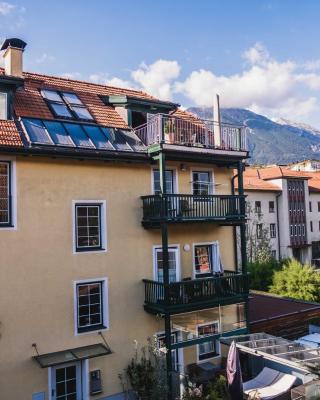 Riedz Apartments Innsbruck- Zentrales Apartmenthaus mit grüner Oase