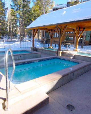 Pinecreek #I - 1 BR - Close to Town - Shuttle to Slopes - Pool and Hot Tub Access