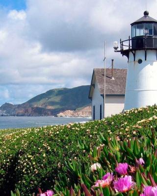 HI Point Montara Lighthouse