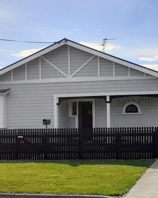 Te Waiharakeke Holiday Home