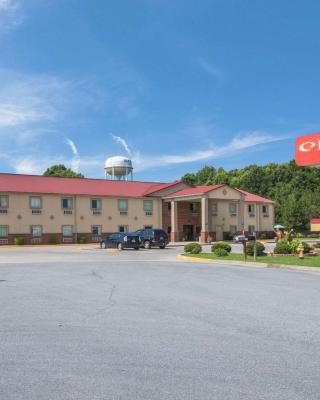 Econo Lodge Inn & Suites