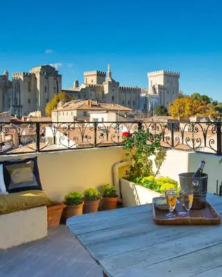 MAGNIFIQUE APPARTEMENT DE CHARME AVEC VUE SUR LE PALAIS DES PAPES À AVIGNON WiFI GRATUIT