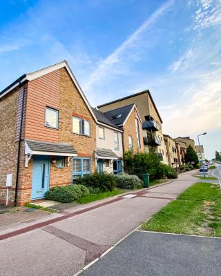 Contractor Accommodation Specialist, 3 bedroom house with FREE Parking, Wifi & Netflix!