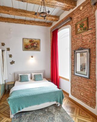 1881 Brasov old town apartments