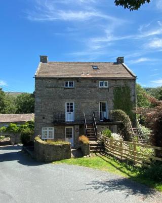 Wonderfully Scenic and Comfortable Dales Mill Property