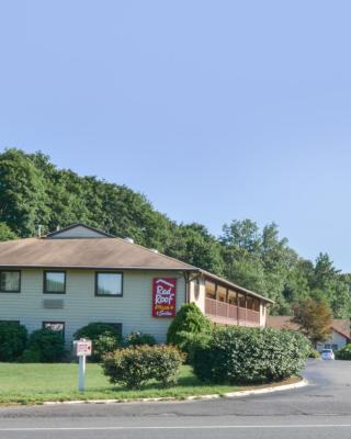 Red Roof Inn PLUS+ & Suites Guilford