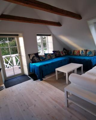 The 'Loft' Apartment- "Den Gule Svane" Guest House - near Rønne & Beach